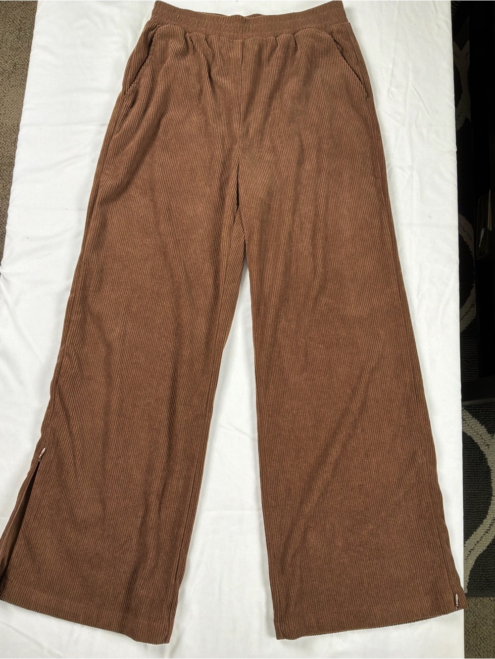 HALARA Women’s Corduroy Wide-Leg pants in Brown